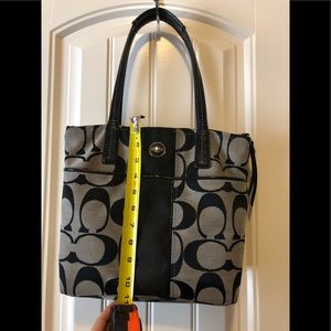 Beautiful, used authentic Coach purse & wallet.